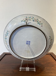 Een Chinese 'draken' schotel in Canton email, Kangxi merk, Qianlong