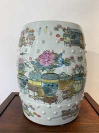 A Chinese qianjiang cai garden seat with antiquities in the style of Xu Pinheng 許品衡, 19th C.