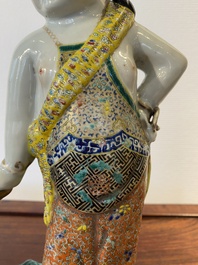Sculpture en porcelaine de Chine famille rose figurant Liu Hai sur le crapaud, sign&eacute;e Huang Yuanxiang 黃源項, 19&egrave;me