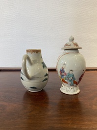 Une bo&icirc;te &agrave; th&eacute; couverte en porcelaine de Chine famille rose &agrave; sujet mandarin et une verseuse a d&eacute;cor du 'Jugement de Paris', Qianlong
