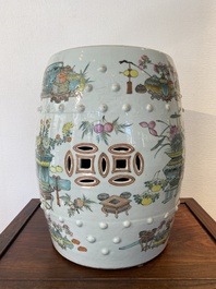 A Chinese qianjiang cai garden seat with antiquities in the style of Xu Pinheng 許品衡, 19th C.
