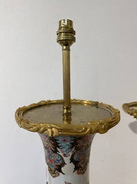 Paire de vases en porcelaine de Chine famille rose mont&eacute;s en lampes en bronze dor&eacute;, Yongzheng