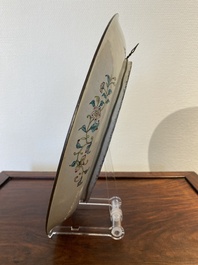 Een Chinese 'draken' schotel in Canton email, Kangxi merk, Qianlong