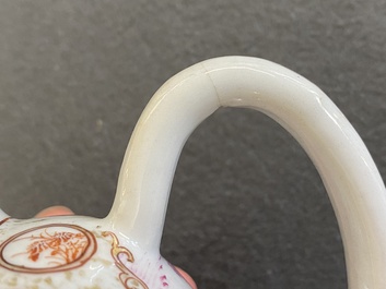 Cinq th&eacute;i&egrave;res en porcelaine de Chine famille rose, Yongzheng/Qianlong