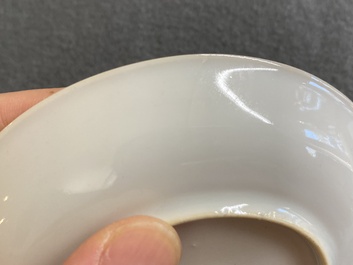Drie Chinese exportporseleinen koppen en schotels, Qianlong