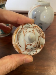 Une bo&icirc;te &agrave; th&eacute; couverte en porcelaine de Chine famille rose &agrave; sujet mandarin et une verseuse a d&eacute;cor du 'Jugement de Paris', Qianlong