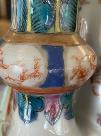 Een paar grote Chinese famille rose kandelaars in de vorm van hofdames, Qianlong