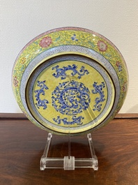 A Chinese Canton enamel dish with a lady and two boys, Yongzheng