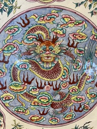 Een Chinese 'draken' schotel in Canton email, Kangxi merk, Qianlong