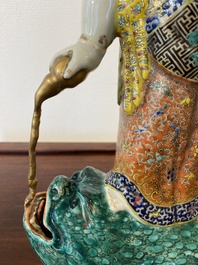Sculpture en porcelaine de Chine famille rose figurant Liu Hai sur le crapaud, sign&eacute;e Huang Yuanxiang 黃源項, 19&egrave;me