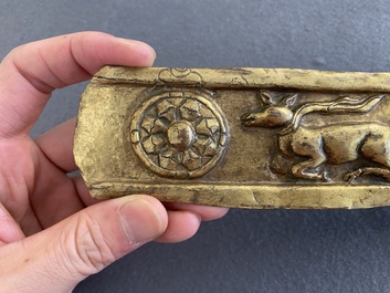 Een verguld koperen altaarfragment, Tibet, 17e eeuw