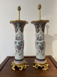 Paire de vases en porcelaine de Chine famille rose mont&eacute;s en lampes en bronze dor&eacute;, Yongzheng