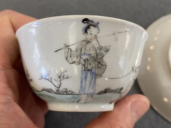 Een Chinese grisaille kop en schotel met Lan Caihe, Yongzheng