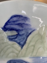 Vase de forme 'yenyen' en porcelaine de Chine en bleu, blanc, c&eacute;ladon et rouge de cuivre, marque de Kangxi, Qing