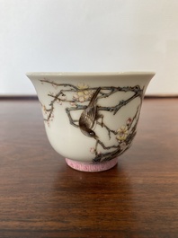 A fine Chinese famille rose cup, Qing Shen Xuan 清慎軒 mark, 19th C.