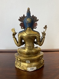 Een Sino-Tibetaanse vergulde bronzen Avalokitesvara, 17/18e eeuw