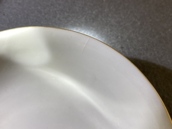Paire de bols en porcelaine de Chine famille rose &agrave; d&eacute;cor de sauterelles sur fond caf&eacute; au lait, marque et &eacute;poque de Daoguang