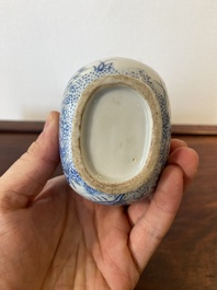 A Chinese blue and white-enamelled 'pheasants' vase, 19/20th C.