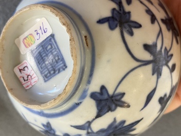 Drie Chinese blauw-witte kommen, Ming