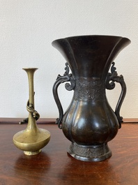 Twee Japanse bronzen vazen, Edo/Meiji, 17/19e eeuw