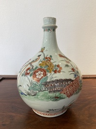 A Dutch-decorated Japanese Arita bottle with Kakiemon-style decoration, Edo, 17/18th C.