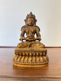 Statuette de Bouddha Amitayus en bronze laqu&eacute; et dor&eacute;, Chine, marque et &eacute;poque de Yongle 大明永樂年施