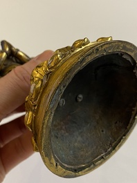 Een Sino-Tibetaanse vergulde bronzen Avalokitesvara met sporen van polychromie, 18/19e eeuw