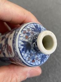 Een Chinese blauw-witte en koperrode snuiffles, 19e eeuw