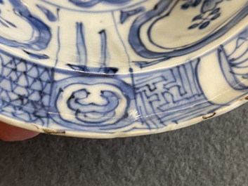 Vier Chinese blauw-witte kraakporseleinen klapmutskommen, Wanli