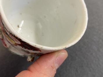 Een paar Chinese famille rose koppen en schotels met reli&euml;fdecor, Yongzheng