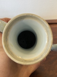 Een Chinese blauw-witte 'Xi Xiang Ji' dekselkan, Xuande merk, Kangxi