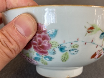 Een Chinese famille rose kom met floraal decor, Yongzheng