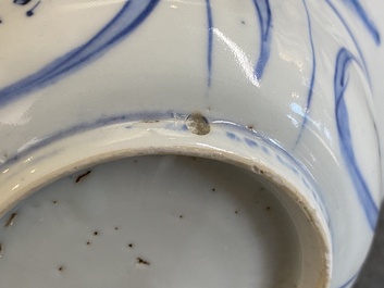 Vier Chinese blauw-witte kraakporseleinen klapmutskommen, Wanli