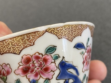 Zeven Chinese famille rose koppen en schotels, Yongzheng/Qianlong