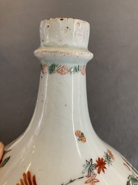A Dutch-decorated Japanese Arita bottle with Kakiemon-style decoration, Edo, 17/18th C.