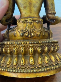 Statuette de Bouddha Amitayus en bronze laqu&eacute; et dor&eacute;, Chine, marque et &eacute;poque de Yongle 大明永樂年施
