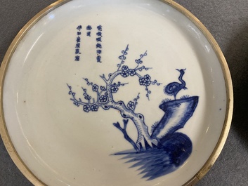 Twee Chinese blauw-witte 'Bleu de Hue' borden voor de Vietnamese markt, Ngoan Ngoc merk en zegelmerk, 19e eeuw
