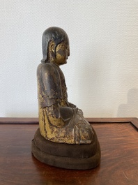 Un Arhat en bois dor&eacute; et laqu&eacute;, Chine, Ming