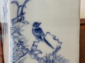 Vier Chinese blauw-witte vaasjes, Kangxi en later