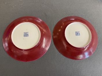Een paar Chinese monochrome robijnrode schotels, Jiaqing merk en periode