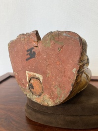 Un Arhat en bois dor&eacute; et laqu&eacute;, Chine, Ming