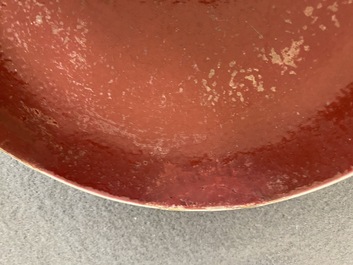 Paire de coupes en porcelaine de Chine en rouge de rubis monochrome, marque et &eacute;poque de Jiaqing