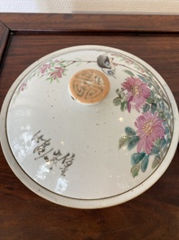 Twee Chinese qianjiang cai dekselkommen, Tongzhi merk, 19e eeuw