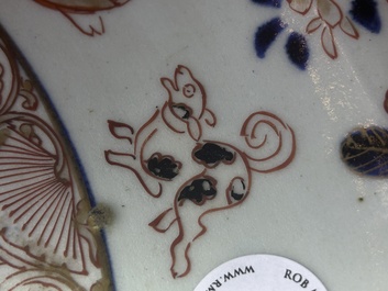 Een grote Japanse Imari schotel, Edo, 18e eeuw