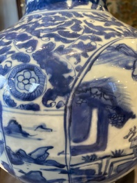 Een paar Chinese blauw-witte dekselvazen met figuratief decor, Ming