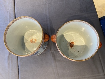 Een paar Chinese famille rose 'Pompadour' wijnkoelers, Qianlong