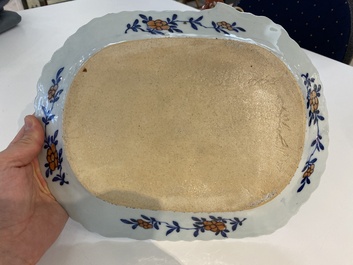 Grande terrine couverte sur son support en porcelaine de Chine famille rose &agrave; d&eacute;cor de feuilles de tabac, Qianlong