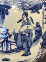 Een paar Chinese blauw-witte dekselvazen met figuratief decor, Ming