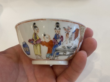 19 Chinese famille rose koppen en 15 schotels, Qianlong