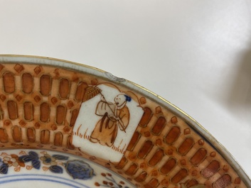 Een paar Chinese Imari-stijl borden met 'Parasoldames' naar Cornelis Pronk, Qianlong